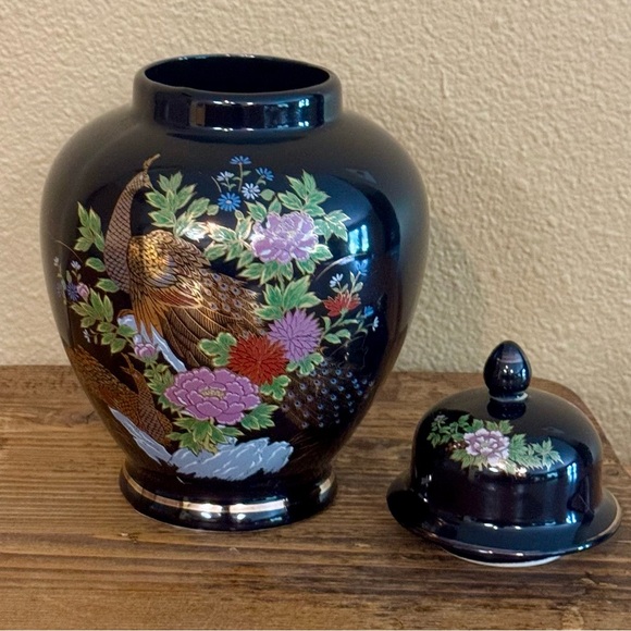 Vintage Japanese Black Peacock Floral Ginger Jar Urn Lidded Vase
Gold Trim - Picture 6 of 7
